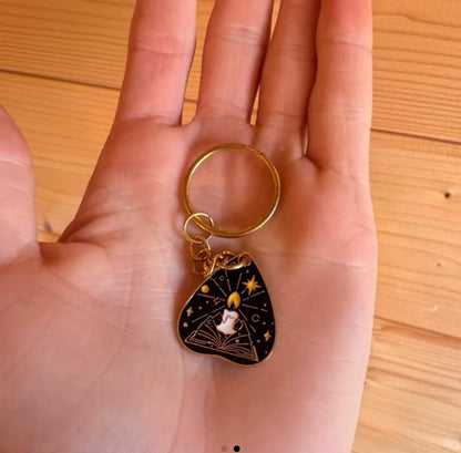 Candle Tarot Keyring - Enchanting Design for Your Keychain